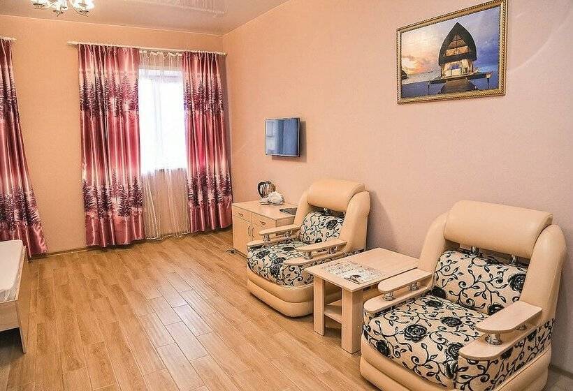 סוויטת ג'וניור, Anturage