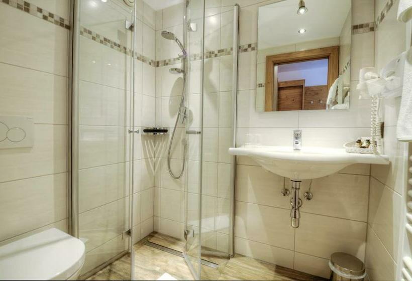 スタンダードシングルルーム, & Art Kristiana