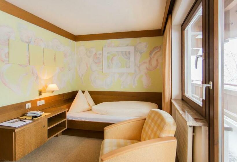 スタンダードシングルルーム, & Art Kristiana