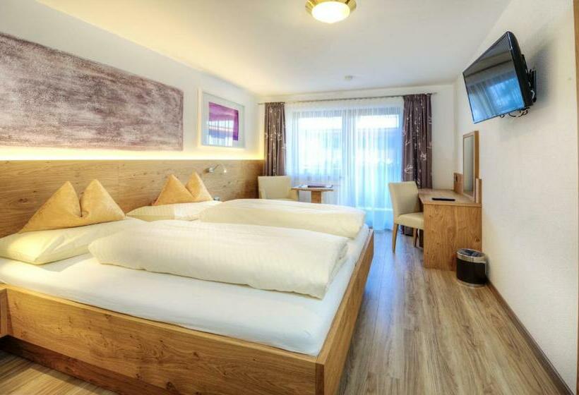 スーペリアールーム, & Art Kristiana