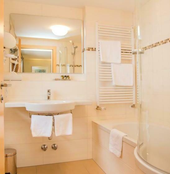 スーペリアールーム, & Art Kristiana