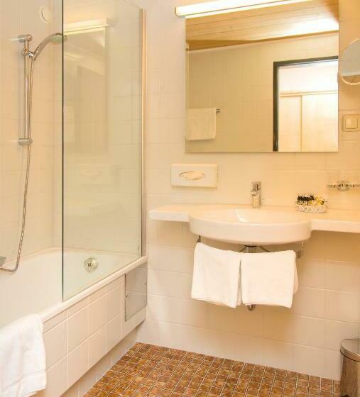 スーペリアールーム, & Art Kristiana