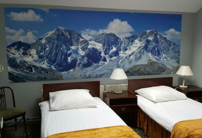 Номер Стандарт, Restauracja Pustelnik