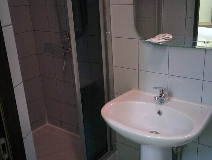 חדר אקונומי, Voyage