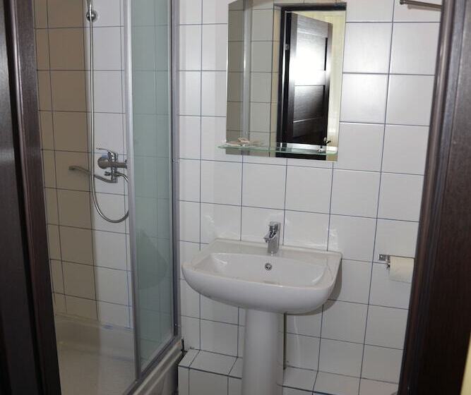 חדר סטנדרט יחיד, Voyage