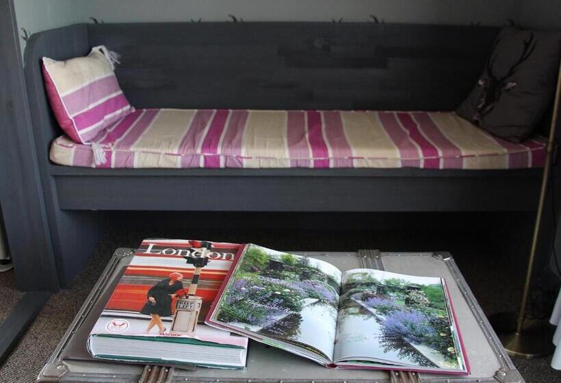 اتاق سوپریور با چشمانداز, Wellies