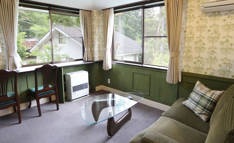 اتاق لوکس, Wellies