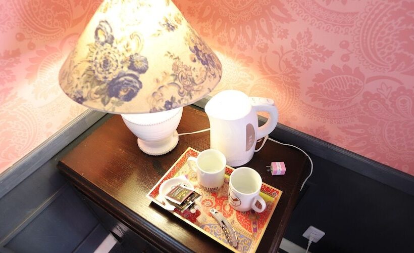 اتاق لوکس, Wellies