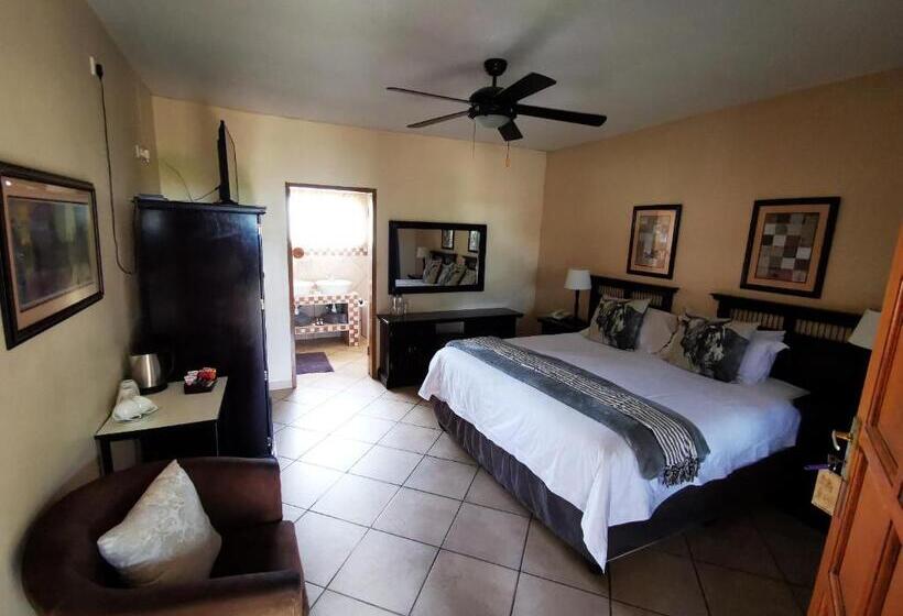 Номер Стандарт, Batter Boys Guest House