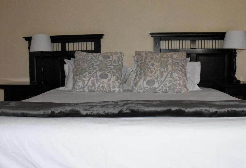 Семейный Номер, Batter Boys Guest House