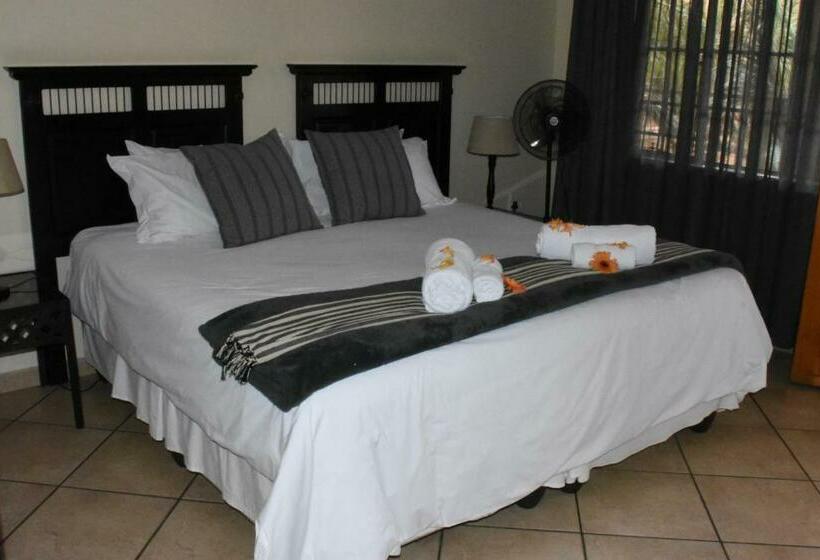 Люкс, Batter Boys Guest House