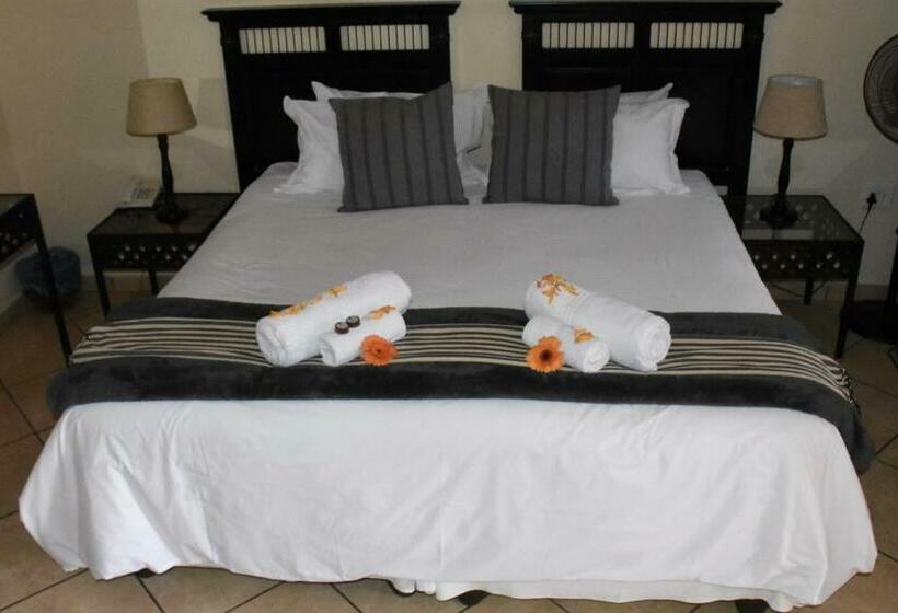 Люкс, Batter Boys Guest House