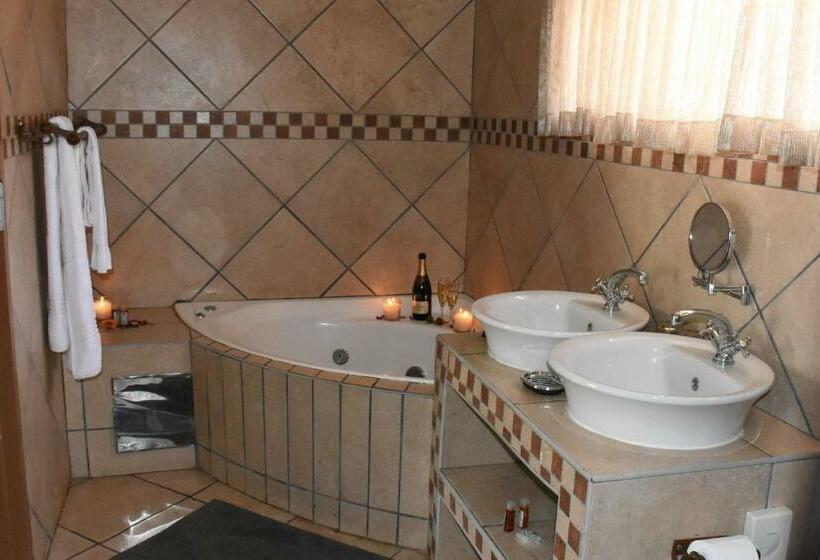 Люкс, Batter Boys Guest House