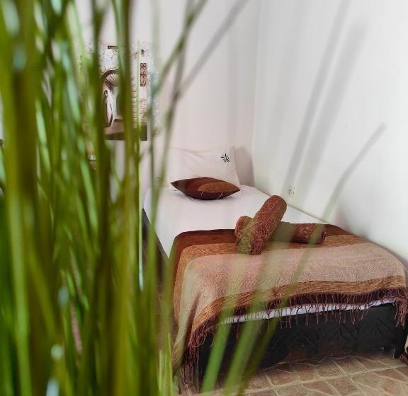 اتاق استاندارد سه نفره, Riad Eucalyptus