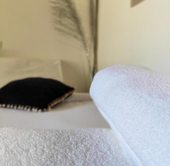 اتاق استاندارد سه نفره, Riad Eucalyptus