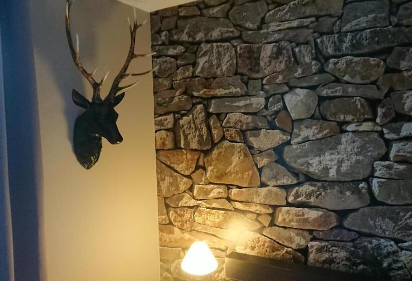 디럭스 룸, Ardennes Woods