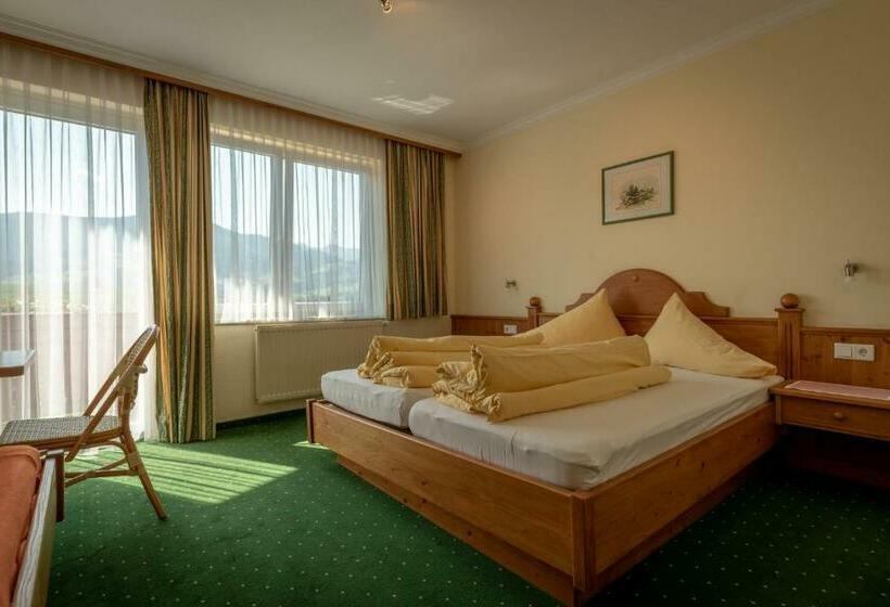 חדר סטנדרט לשלושה עם מרפסת, S Wirtshaus By Alpine Genusswelten