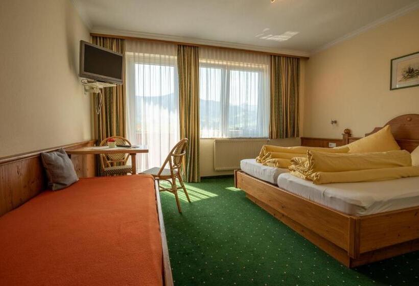 חדר סטנדרט לשלושה עם מרפסת, S Wirtshaus By Alpine Genusswelten