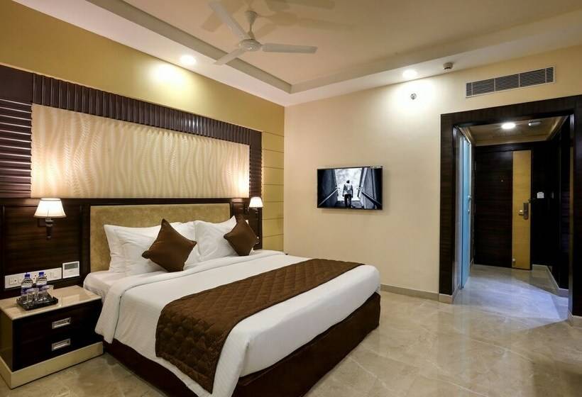 חדר דלוקס, Aadithya