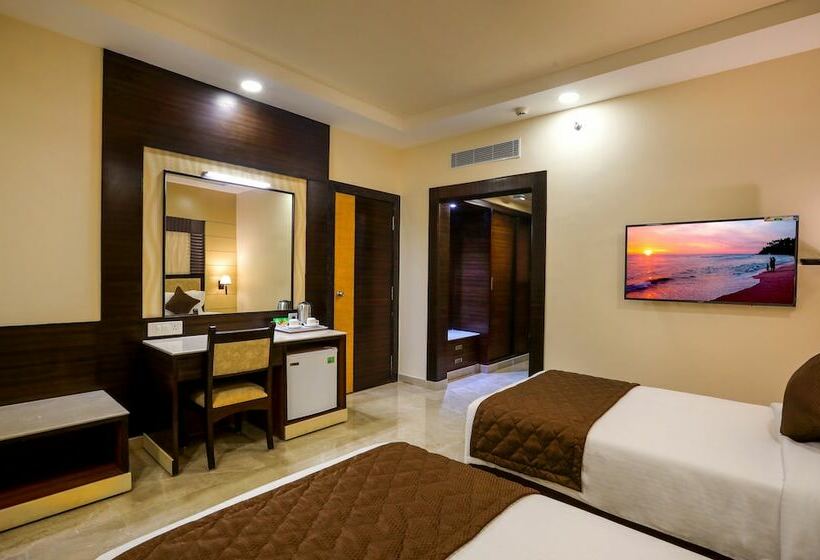 חדר דלוקס, Aadithya