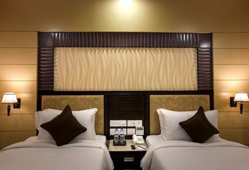 חדר דלוקס, Aadithya