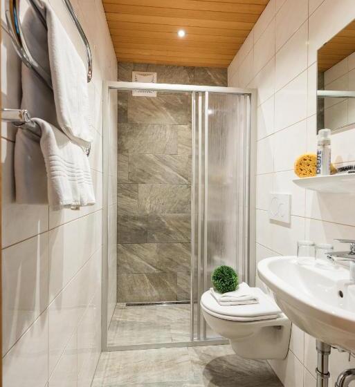 패밀리 룸, Alpenhof