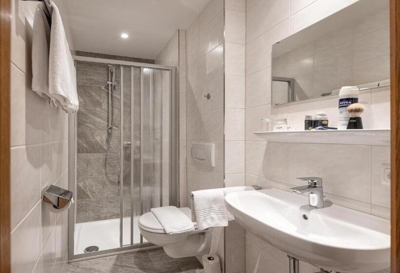 패밀리 룸, Alpenhof