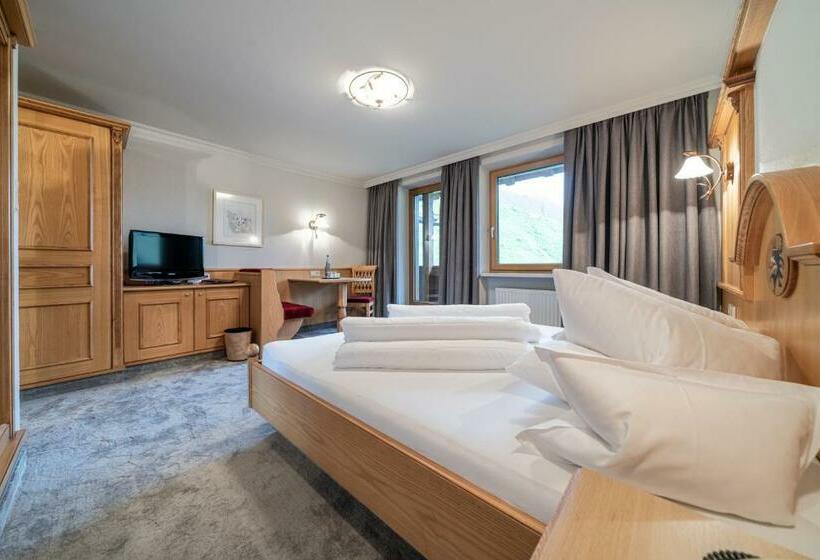 اتاق استاندارد با بالکن, Burghotel Alpenglühn