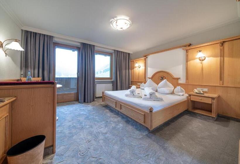 バルコニー付きスタンダードルーム, Burghotel Alpenglühn