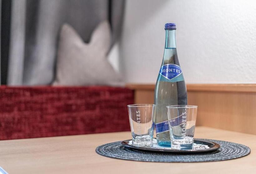 غرفة قياسية مزوَّدة بشُرفة, Burghotel Alpenglühn