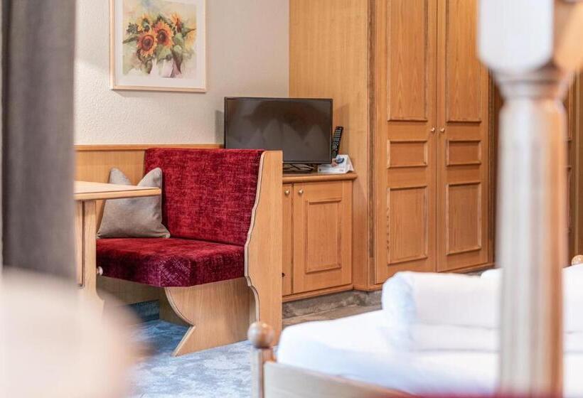 バルコニー付きスタンダードルーム, Burghotel Alpenglühn