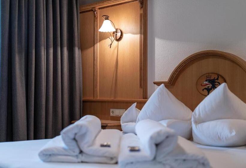 غرفة قياسية مزوَّدة بشُرفة, Burghotel Alpenglühn