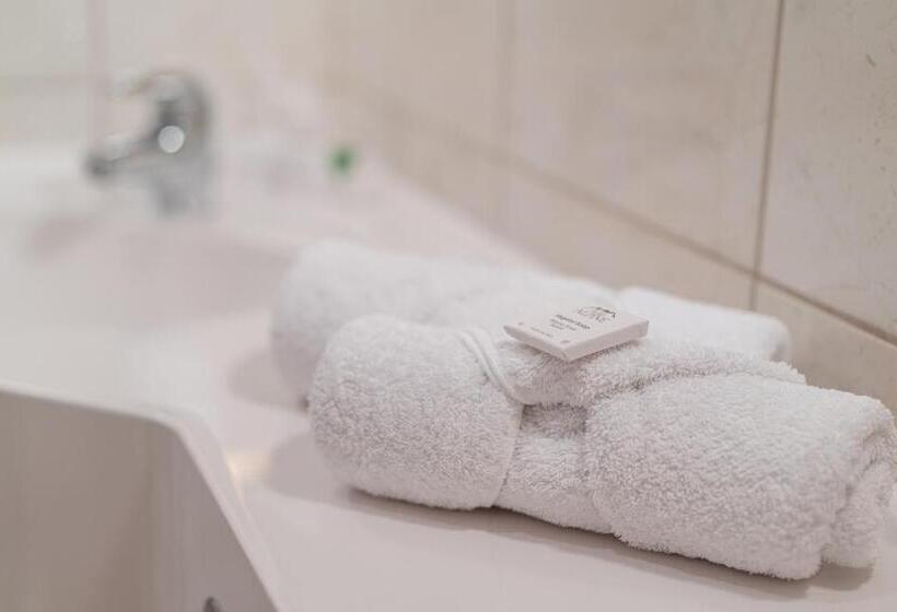 バルコニー付きスタンダードルーム, Burghotel Alpenglühn