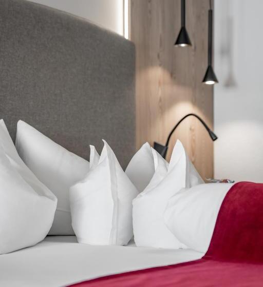 バルコニー付きスーペリアルーム, Burghotel Alpenglühn