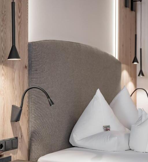 اتاق سوپریور با بالکن, Burghotel Alpenglühn