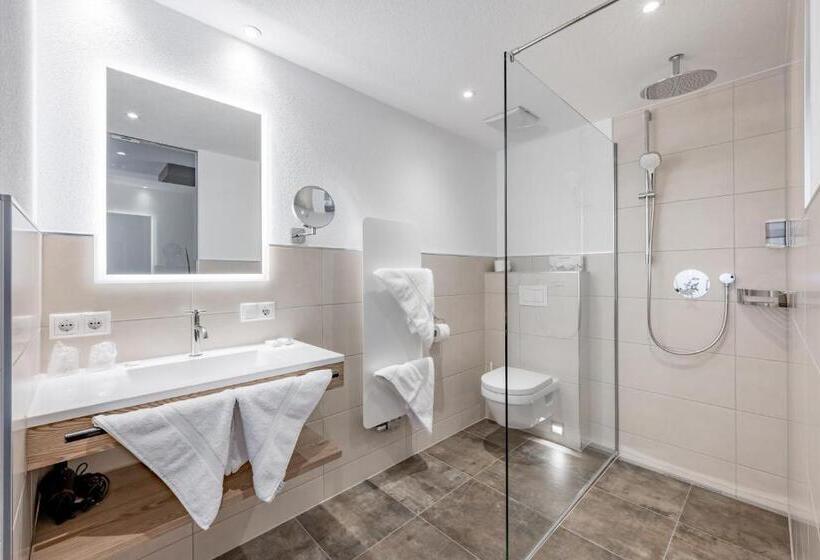 バルコニー付きスーペリアルーム, Burghotel Alpenglühn