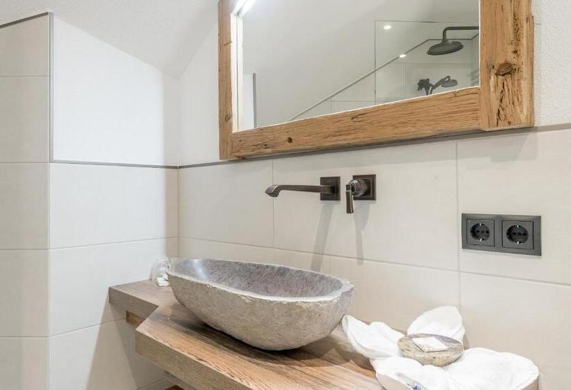 اتاق سوپریور, Burghotel Alpenglühn