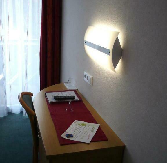 バルコニー付きシングルスタンダードルーム, Garni Noval