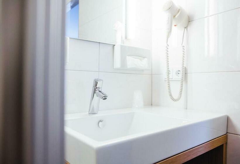 バルコニー付きスタンダードルーム, Garni Noval