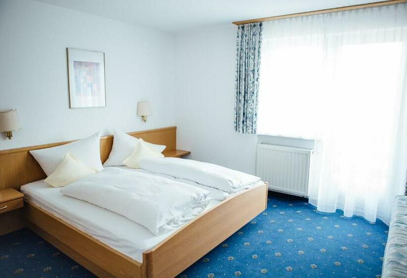 バルコニー付きスタンダードルーム, Garni Noval