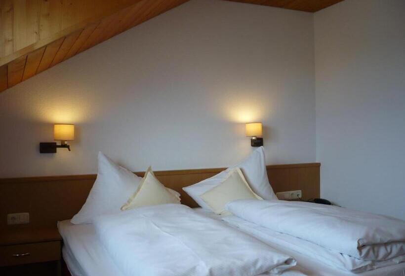 スタンダードルーム, Garni Noval