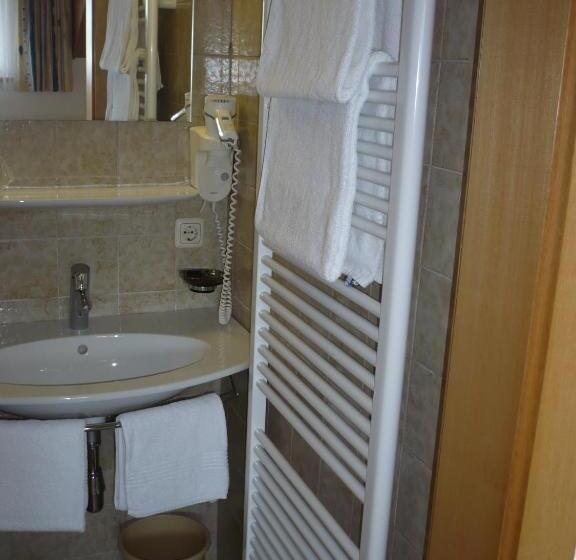 スタンダードルーム, Garni Noval