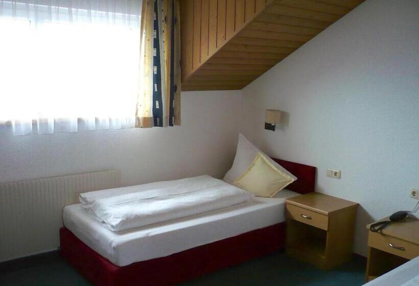 スタンダードルーム, Garni Noval