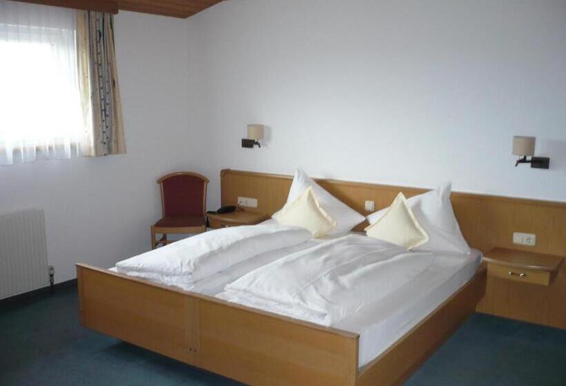 スタンダードルーム, Garni Noval