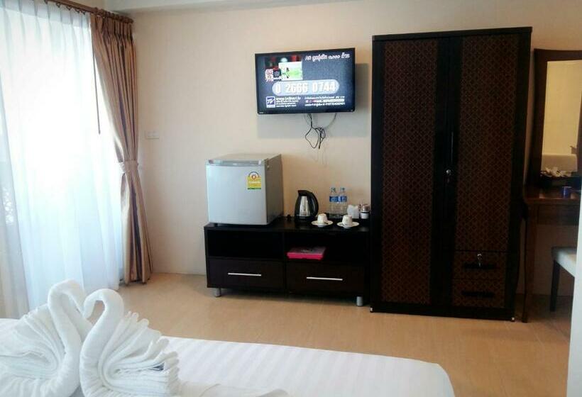 Трехместный Номер Стандарт Вид на Бассейн, Md Boutique