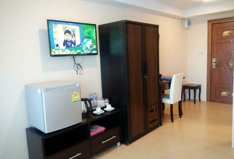 Трехместный Номер Стандарт Вид на Бассейн, Md Boutique