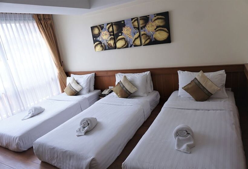 غرفة قياسية ثلاثية مطلة علي حمام السباحة, Md Boutique