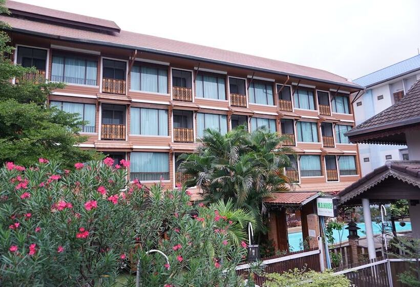 غرفة قياسية ثلاثية مطلة علي حمام السباحة, Md Boutique