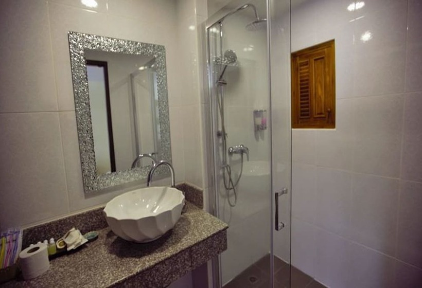 غرفة قياسية ثلاثية مطلة علي حمام السباحة, Md Boutique