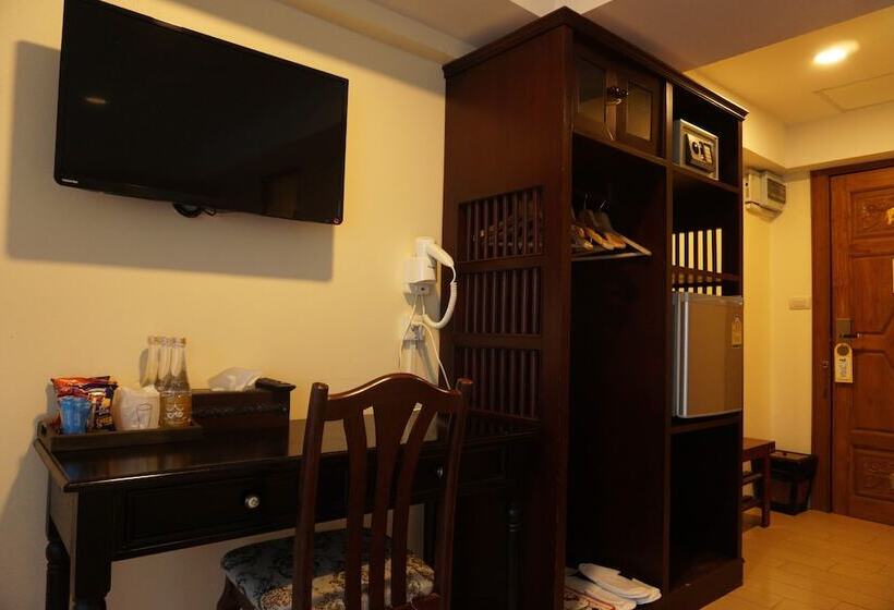 غرفة قياسية ثلاثية مطلة علي حمام السباحة, Md Boutique